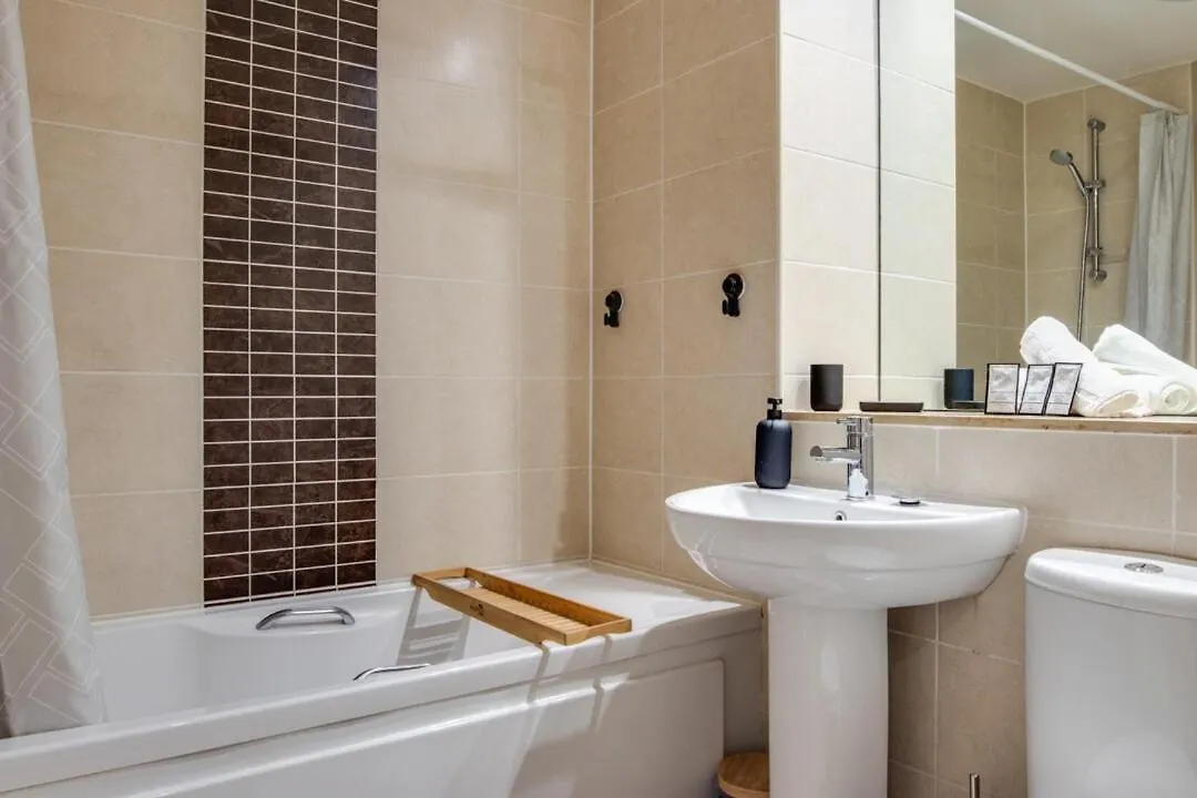 Lägenhet Spacious 2 Bed In City Center - Free Secureparking L Westaybelfast