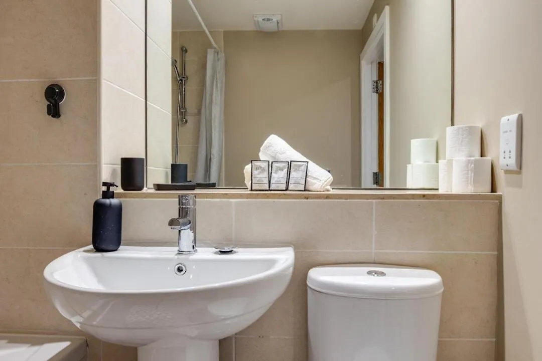 Spacious 2 Bed In City Center - Free Secureparking L Westaybelfast Belfast