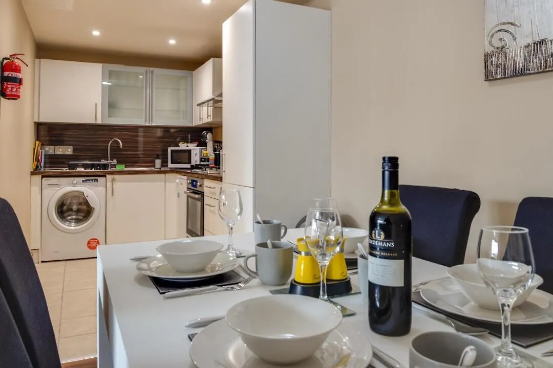 Spacious 2 Bed In City Center - Free Secureparking L Westaybelfast 0*, Belfast Storbritannien